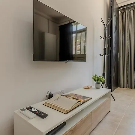 Urban Loft Vibe Apartment *